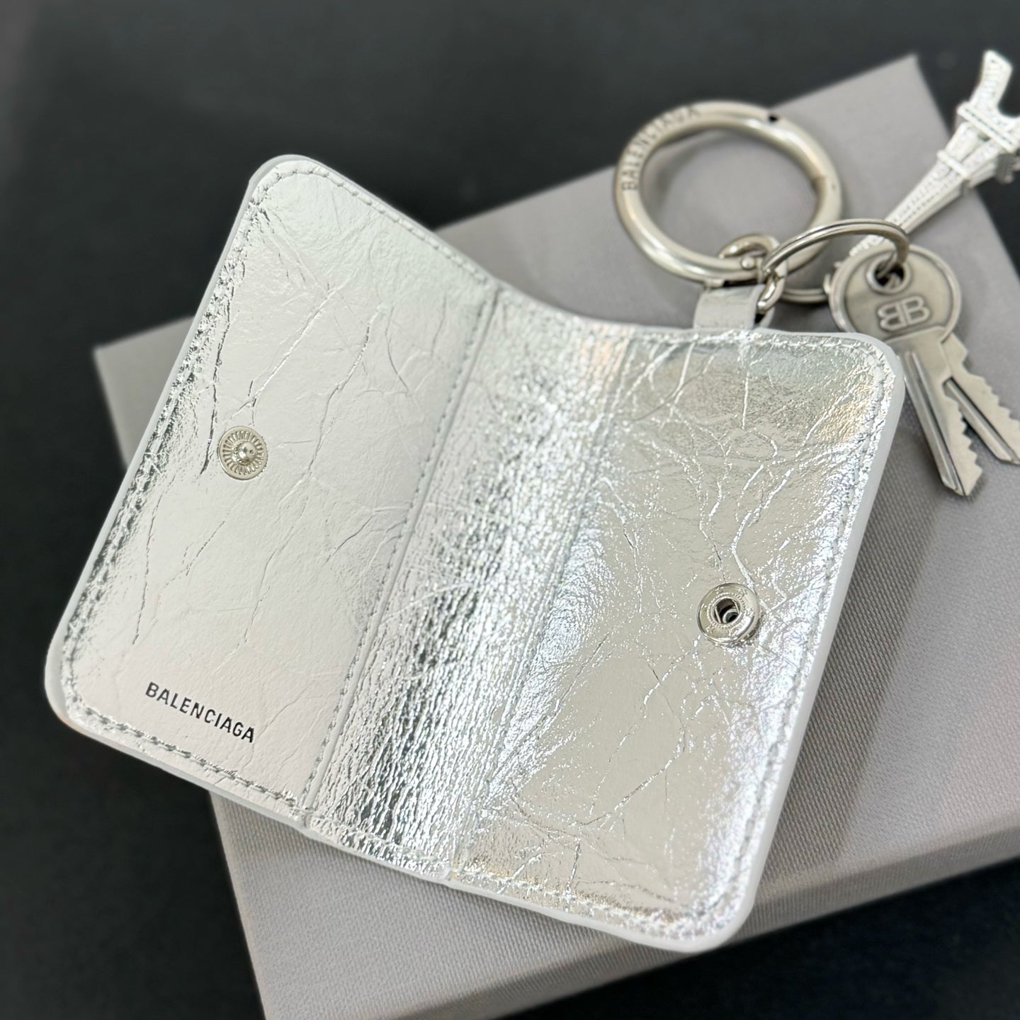Le City Charm Eiffel in Optic White