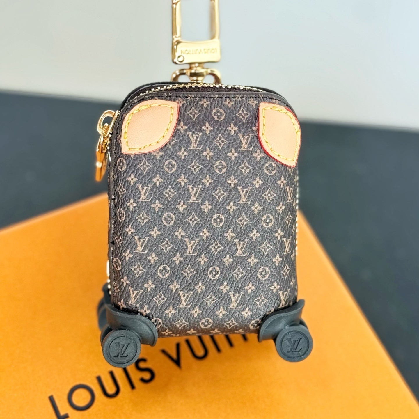 Horizon Airpod Case Bag Charm